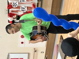 職員のギター演奏